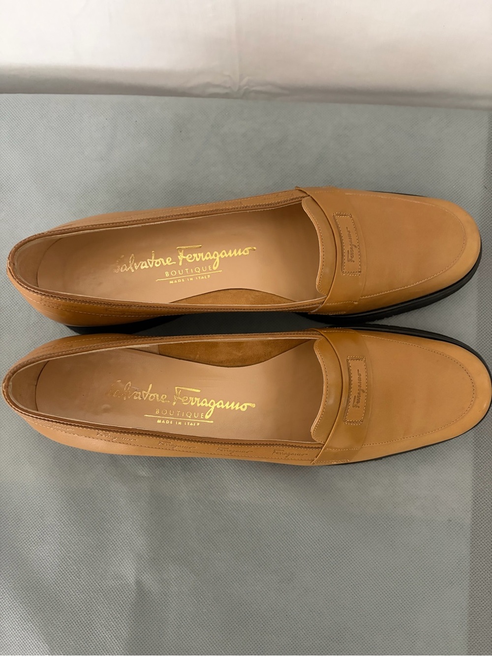 Salvatore Ferragamo Women’s size 7.5 Tan Leather Platform Loafers (B204)